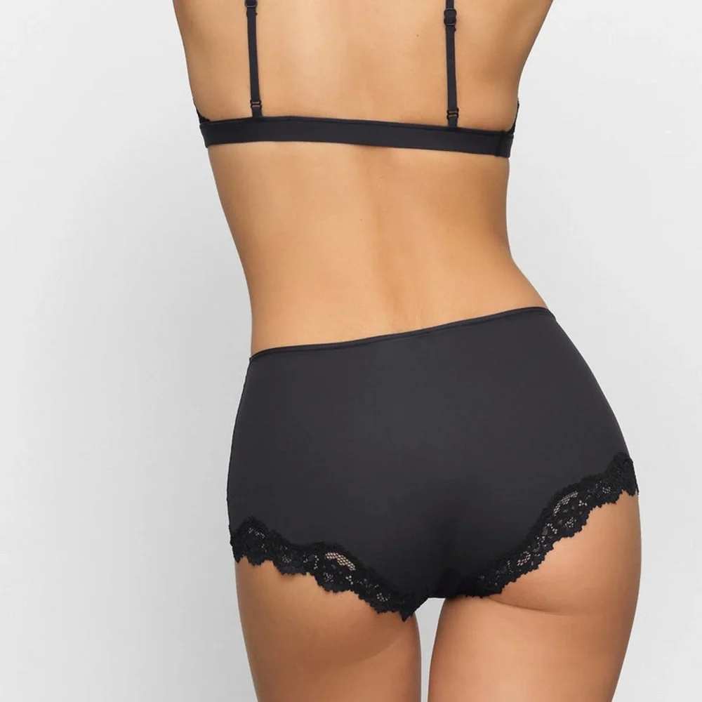 🖤SKIMS FITS EVERYBODY LACE BOY SHORTS PANTIES IN ONYX M